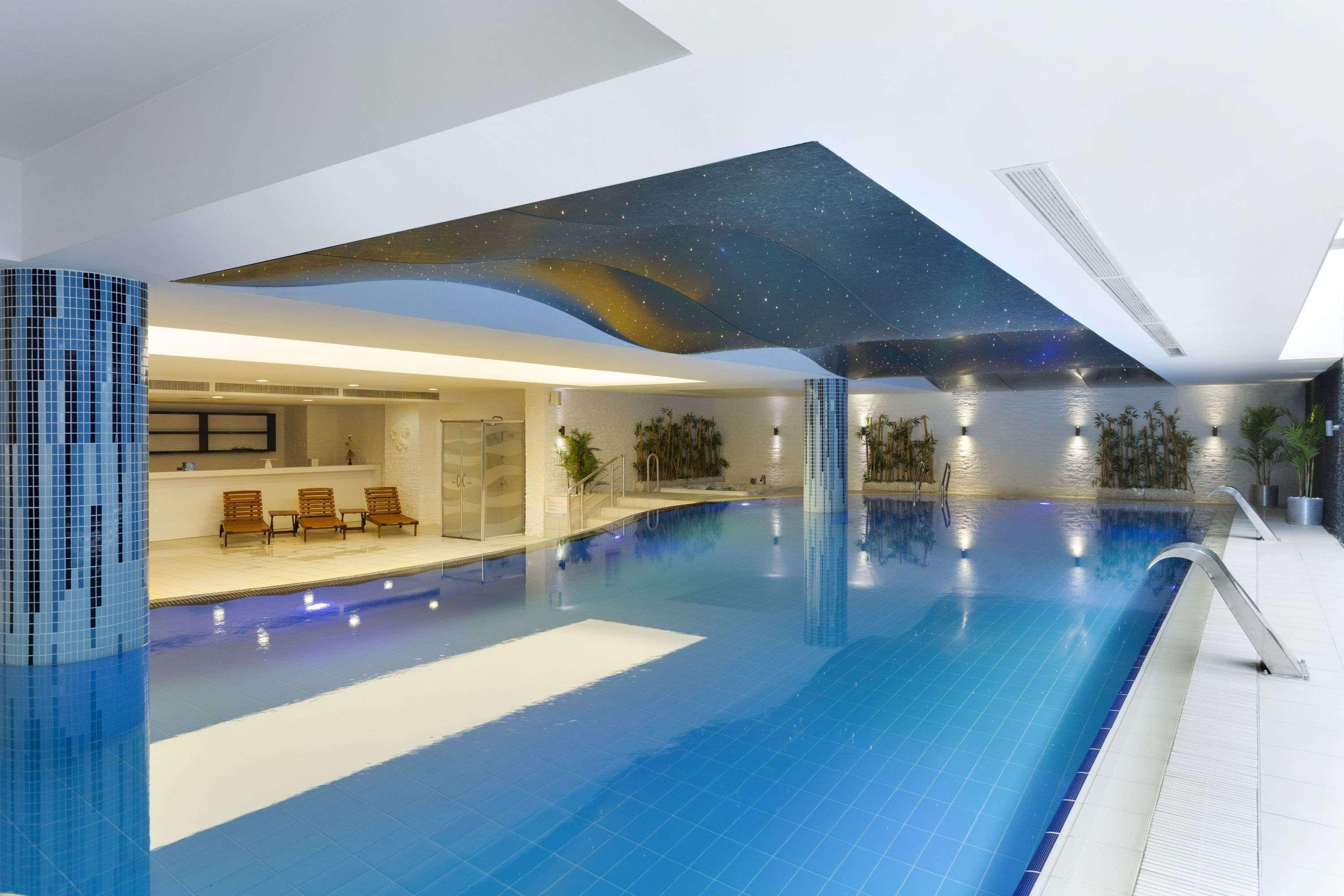 라마다 플라자 바이 윈덤 이즈미트 호텔 코자엘리 외부 사진 The swimming pool at the hotel
