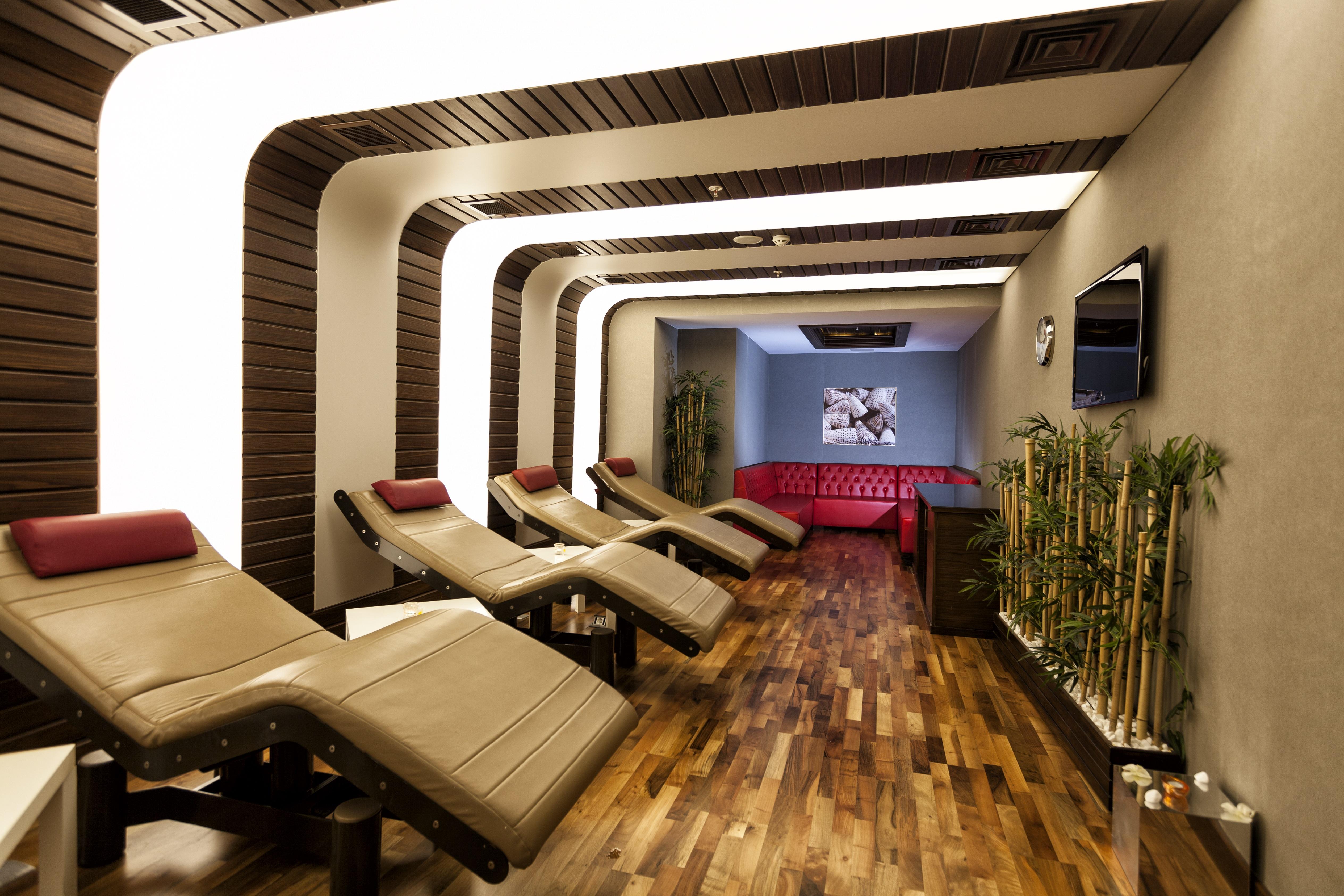 라마다 플라자 바이 윈덤 이즈미트 호텔 코자엘리 외부 사진 A foot massage parlor in Seoul, South Korea