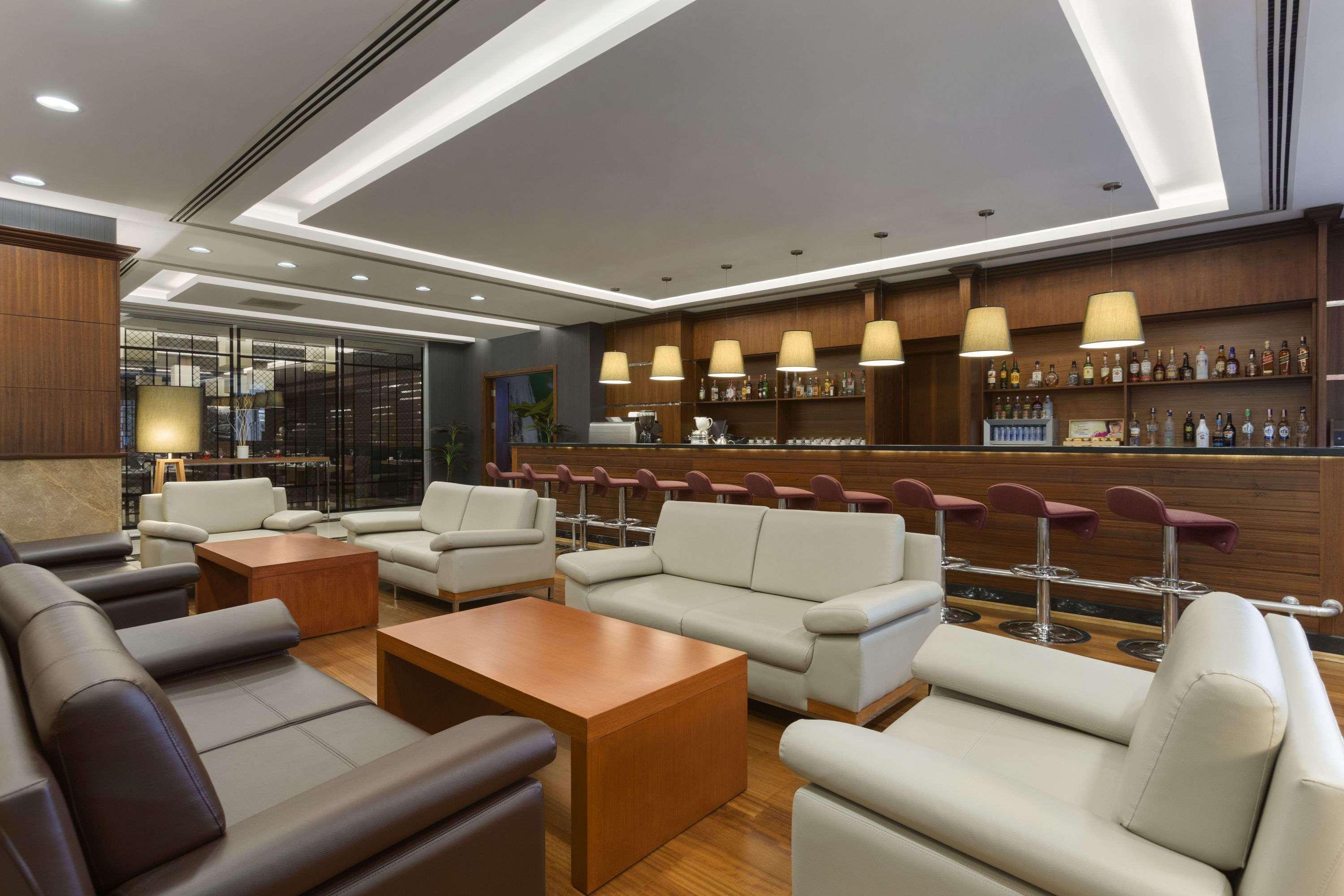 라마다 플라자 바이 윈덤 이즈미트 호텔 코자엘리 외부 사진 The lounge at the airport