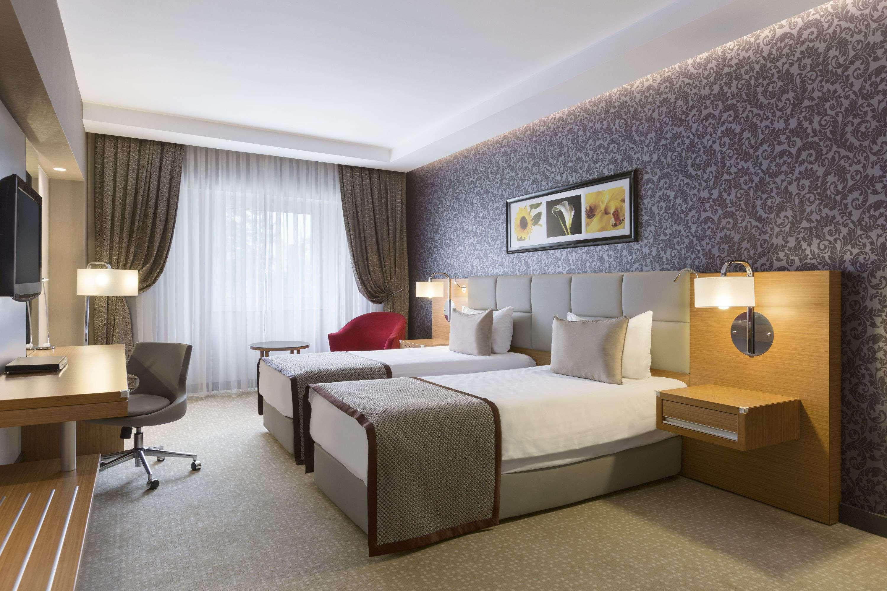 라마다 플라자 바이 윈덤 이즈미트 호텔 코자엘리 외부 사진 A room at the hotel
