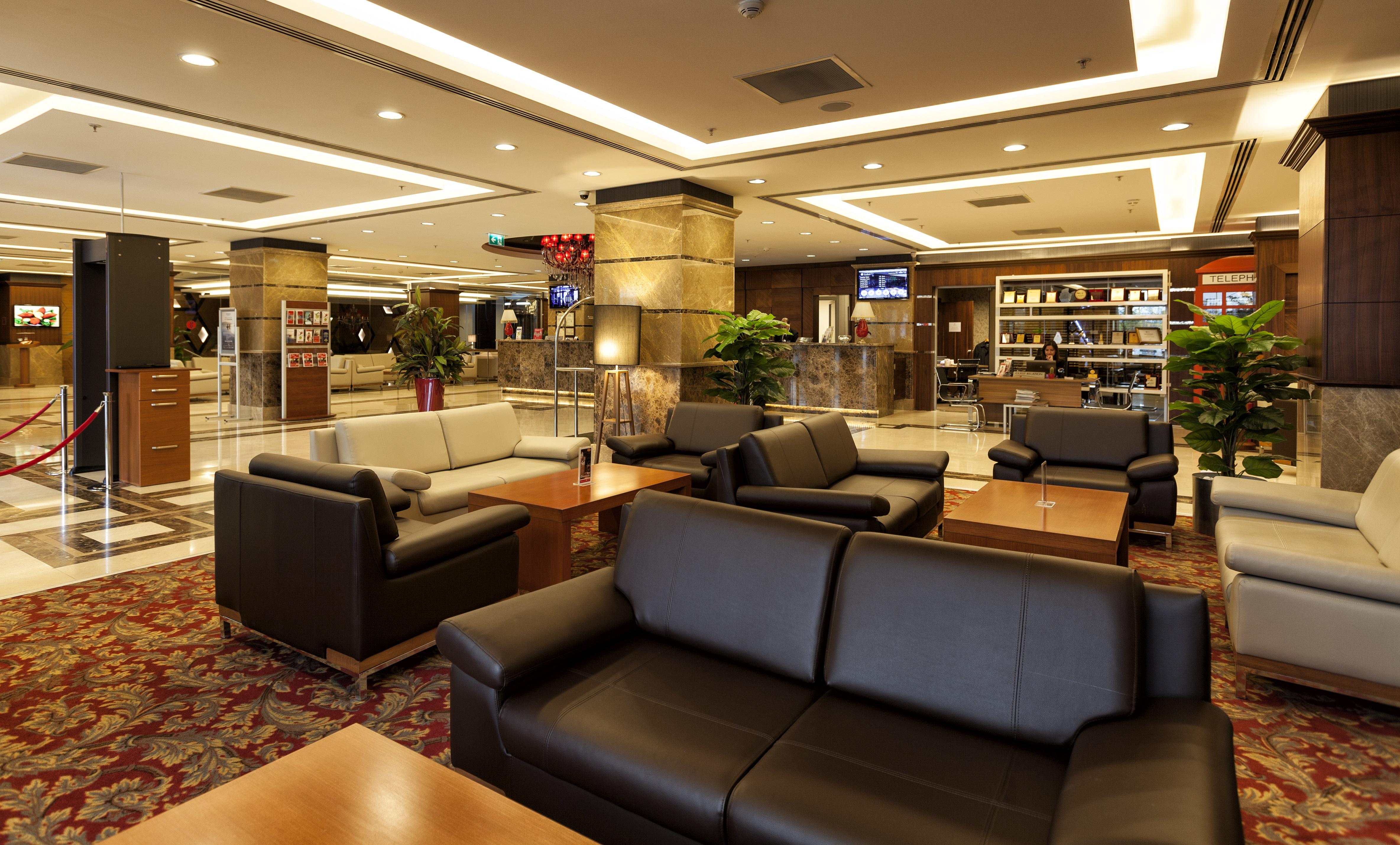 라마다 플라자 바이 윈덤 이즈미트 호텔 코자엘리 외부 사진 The lounge at the airport