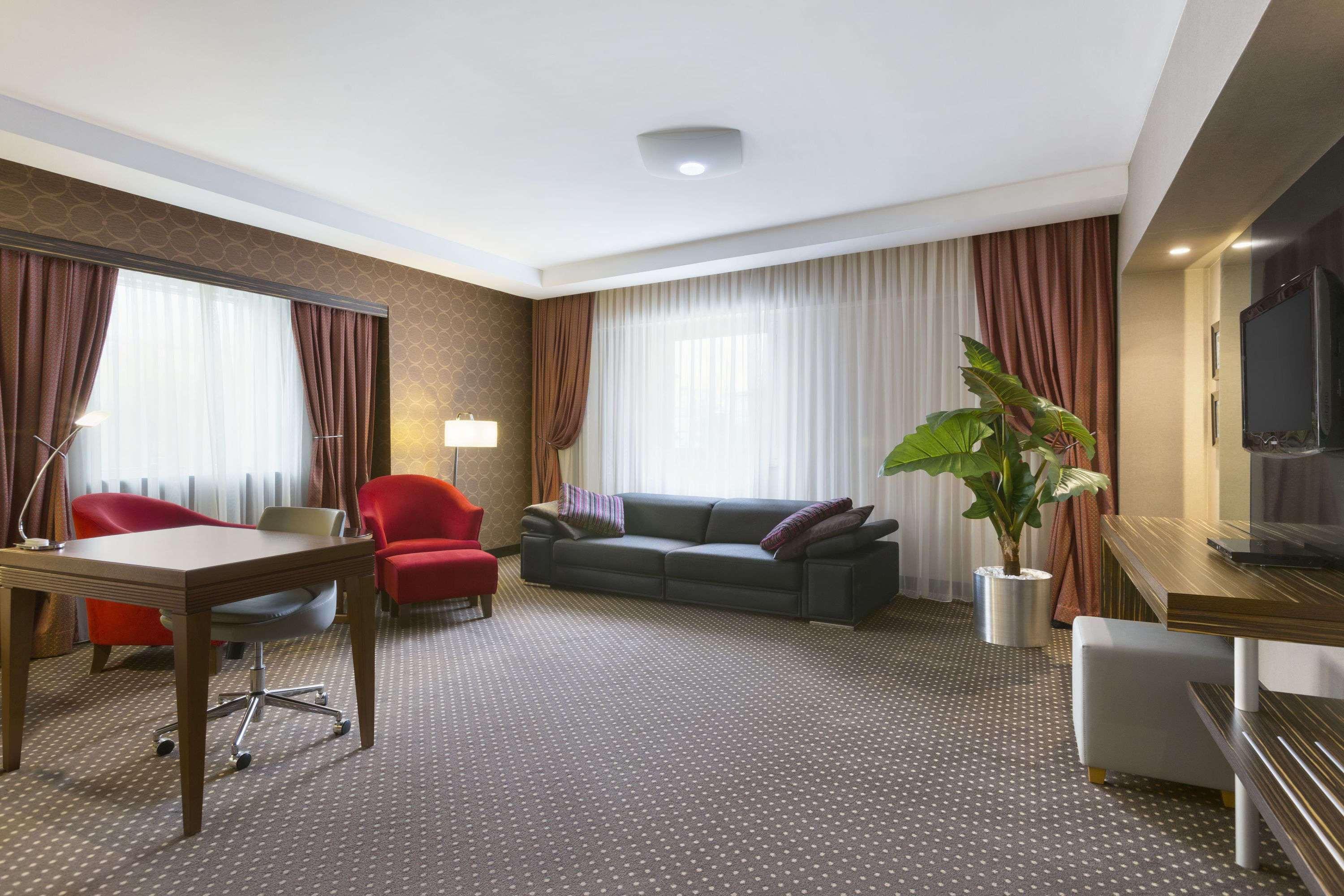 라마다 플라자 바이 윈덤 이즈미트 호텔 코자엘리 외부 사진 Suite