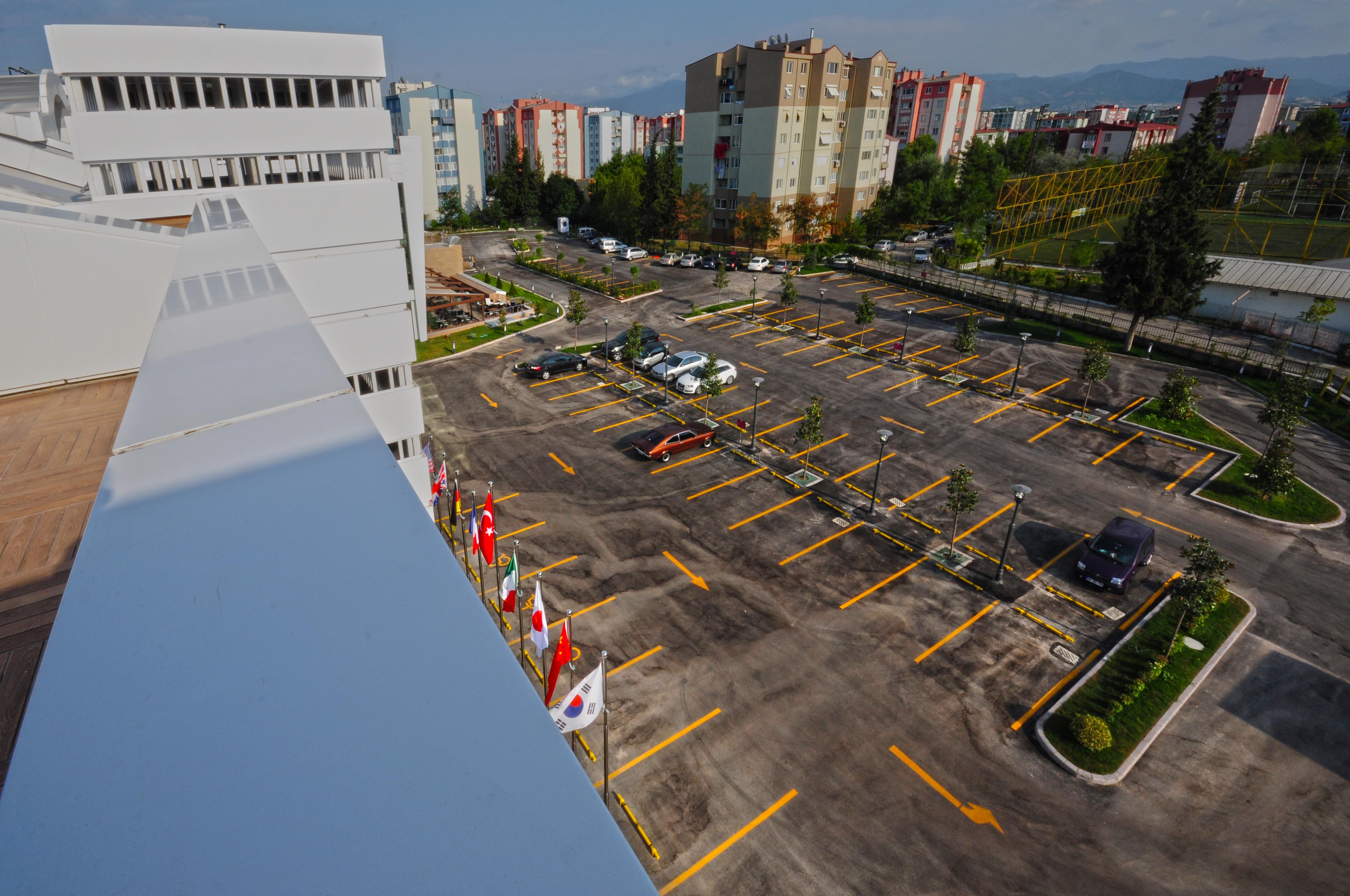 라마다 플라자 바이 윈덤 이즈미트 호텔 코자엘리 외부 사진 Aerial view of the campus