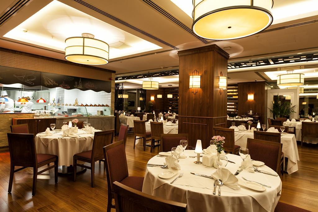 라마다 플라자 바이 윈덤 이즈미트 호텔 코자엘리 외부 사진 The interior of the restaurant