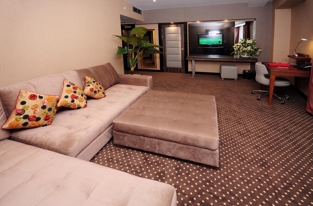 라마다 플라자 바이 윈덤 이즈미트 호텔 코자엘리 외부 사진 A suite at the hotel