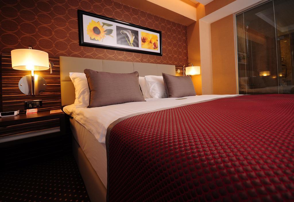 라마다 플라자 바이 윈덤 이즈미트 호텔 코자엘리 외부 사진 A bedroom