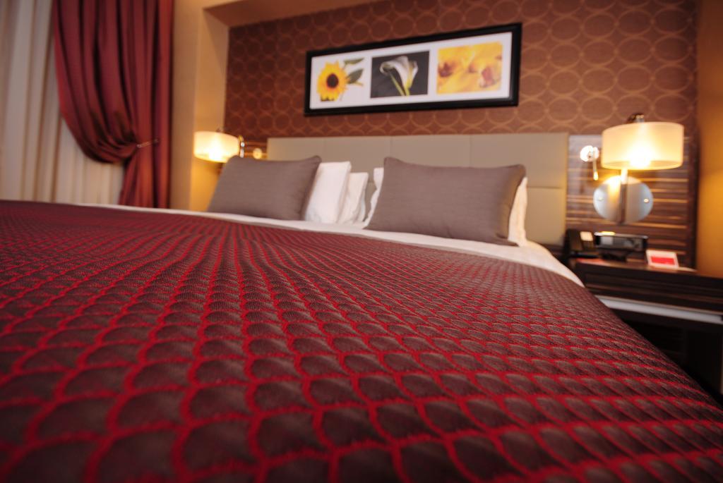 라마다 플라자 바이 윈덤 이즈미트 호텔 코자엘리 외부 사진 A bed
