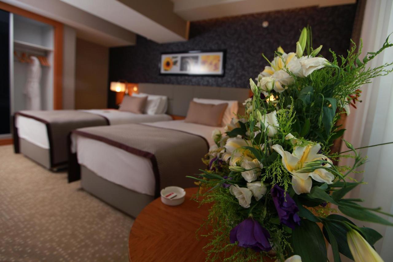 라마다 플라자 바이 윈덤 이즈미트 호텔 코자엘리 객실 사진 A room at the hotel